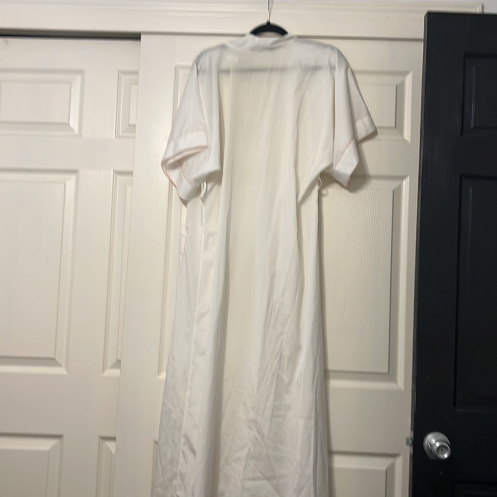 Vintage Robe - Picture 2 of 5